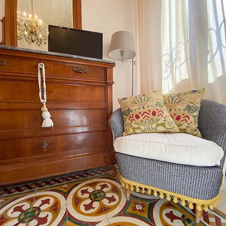 Πανσιόν At Fourth Κάλιαρι