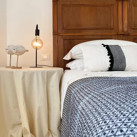 At Fourth בית הארחה 4*